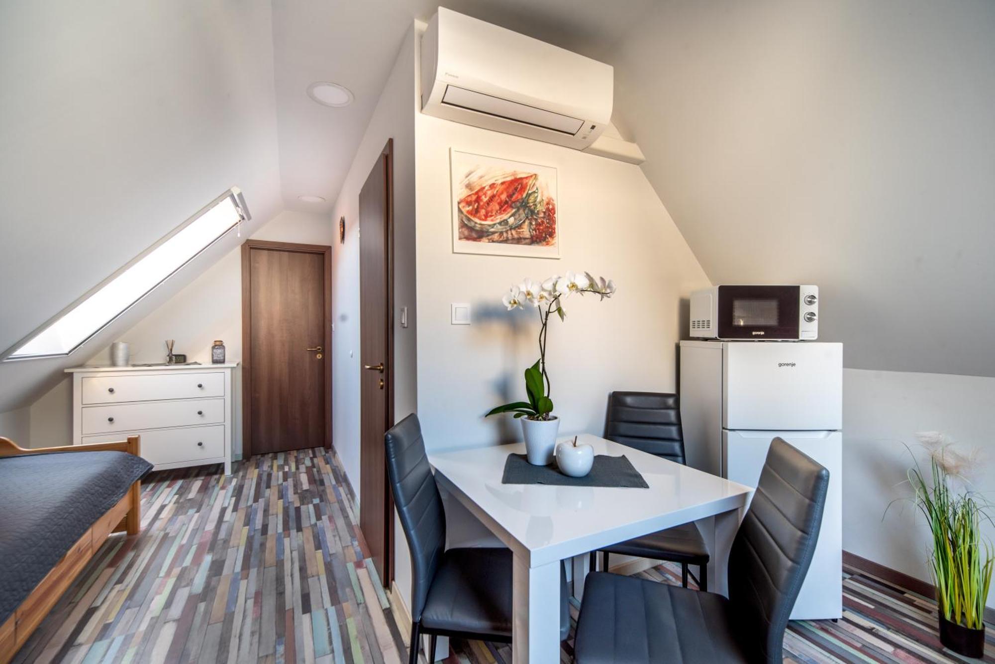 Buzavirag Apartman Кестели Екстериор снимка